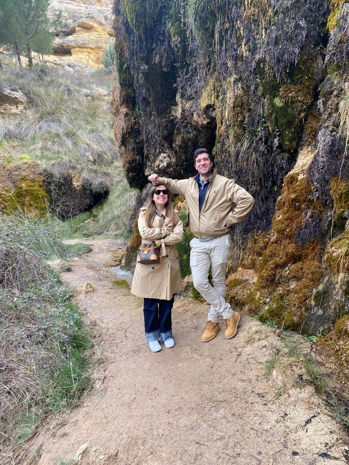 María y Adrián de ruta en la naturaleza